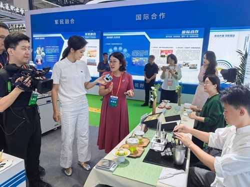 山东广播电视台到开云kaiyun网页版展区进行采访报道
