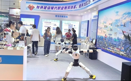 开云kaiyun网页版具身智能人形机器人舞蹈展示
