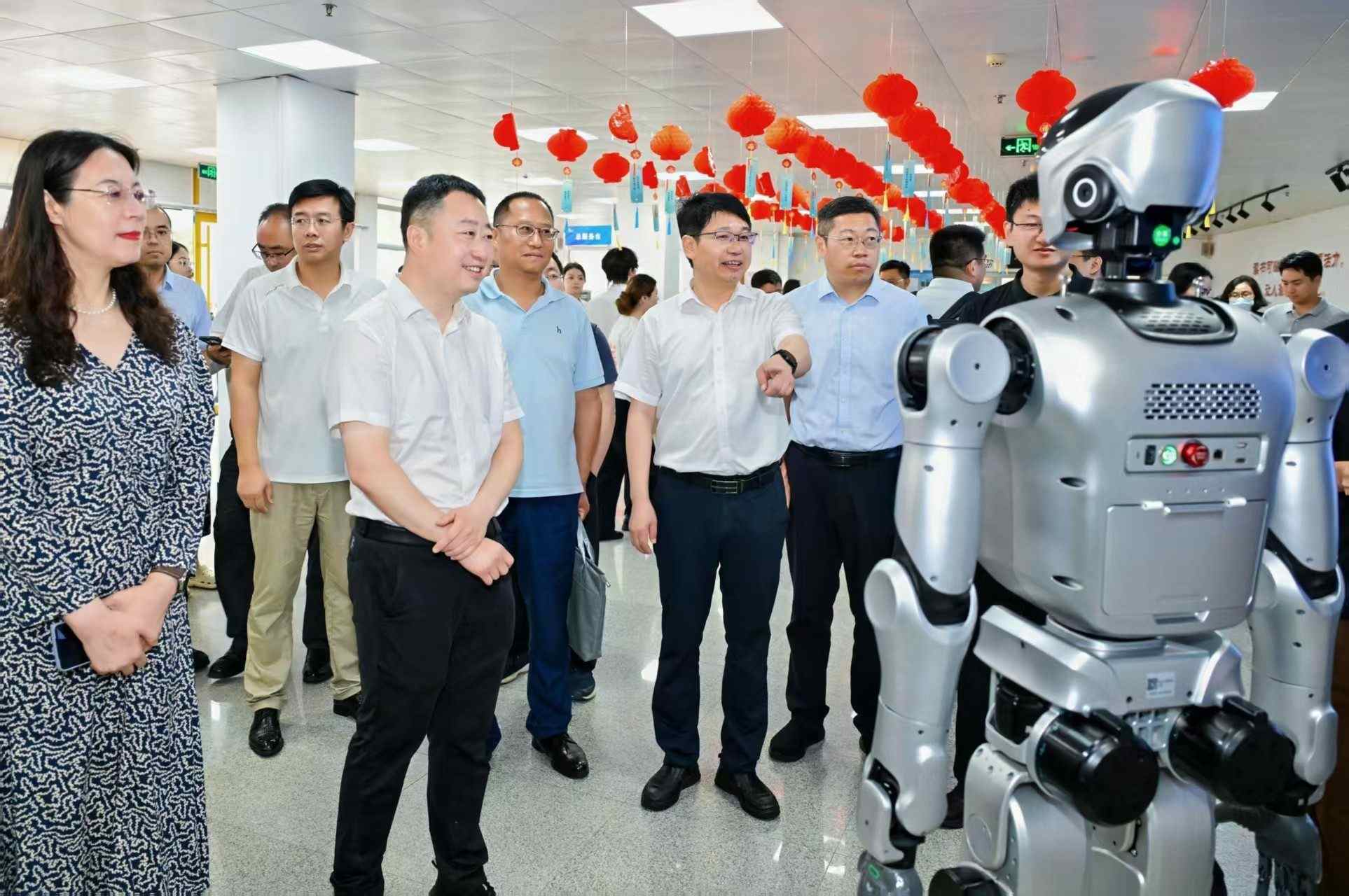 “职链齐鲁·职兴青岛”职业教育赋能人工智能产业链活动暨山东省具身智能高技能人才培养研讨会在青岛举办