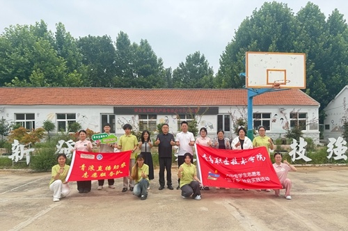 团队师生合影留念