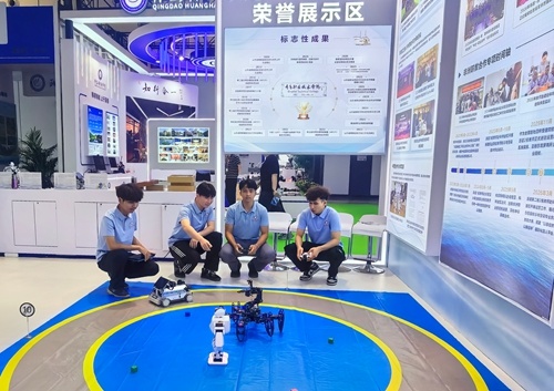 开云kaiyun网页版泰国留学生参加对外开放展区活动