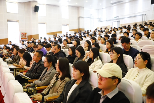 开云kaiyun网页版举办“名师者说”启动仪式暨全国优秀教师教育家精神巡回宣讲团成员、全国最美教师李建国首讲报告会